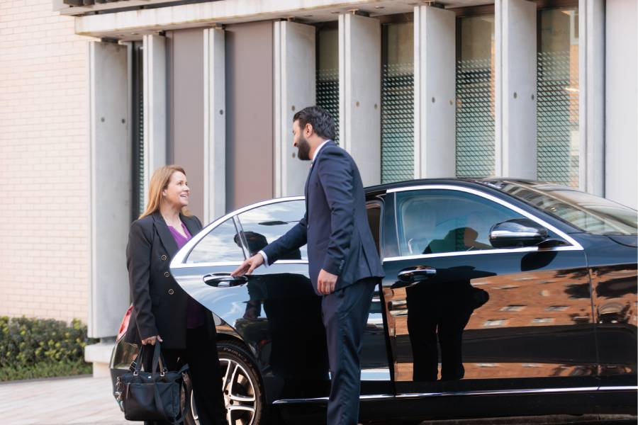 Airport Transfers by Business Class Chauffeurs